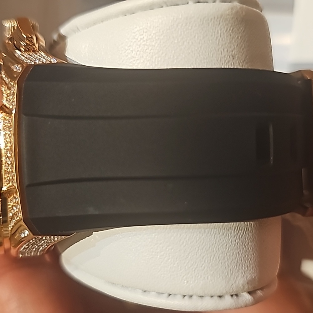 TechnoMarine Women's Rose gold watch - Picture 10 of 17